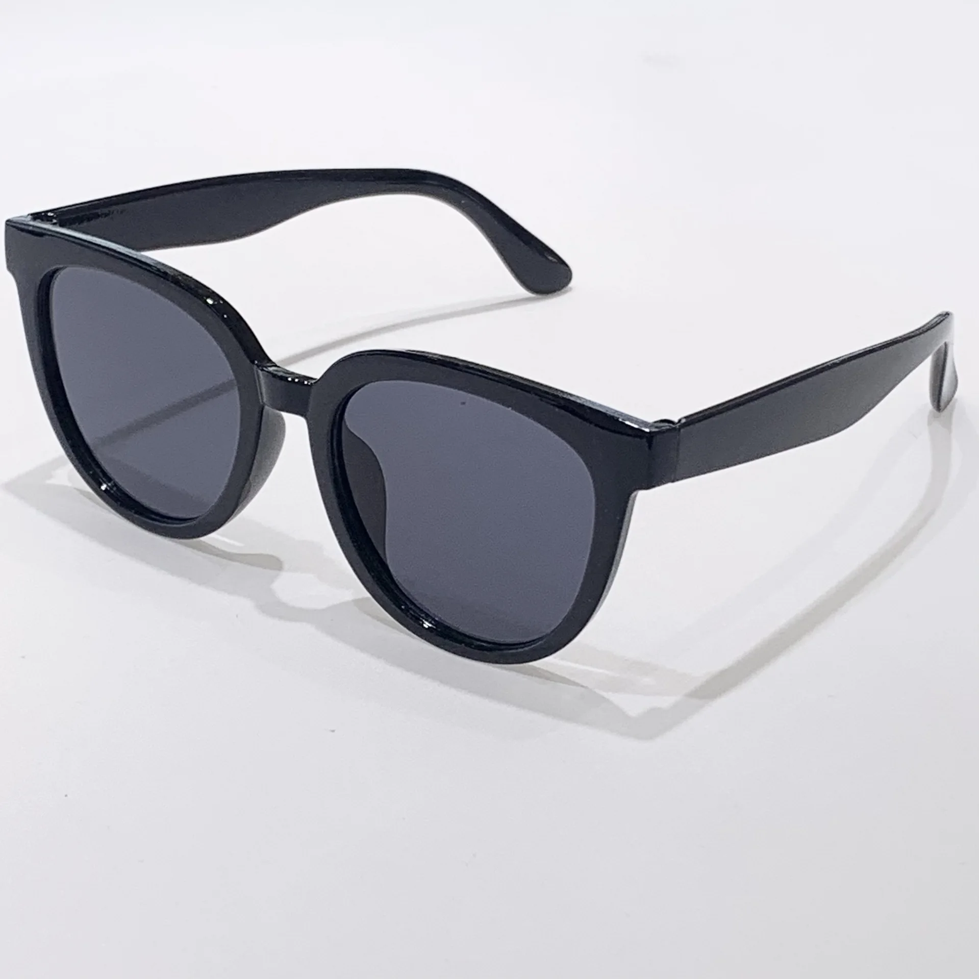 New Fashion Sunglasses Elegant Large Frame Sunglasses Retro Style Glasses Men and Women Alike Sun Glasses UV400 Shades